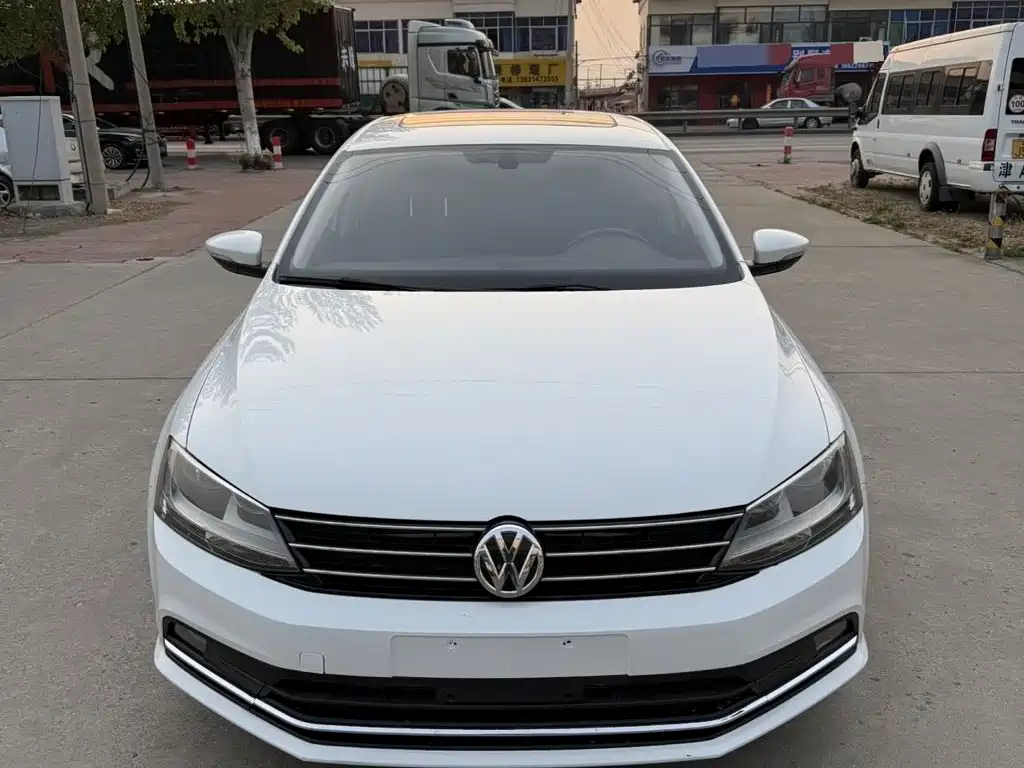 Volkswagen Sagitar 2018 1.6L AT Comfort