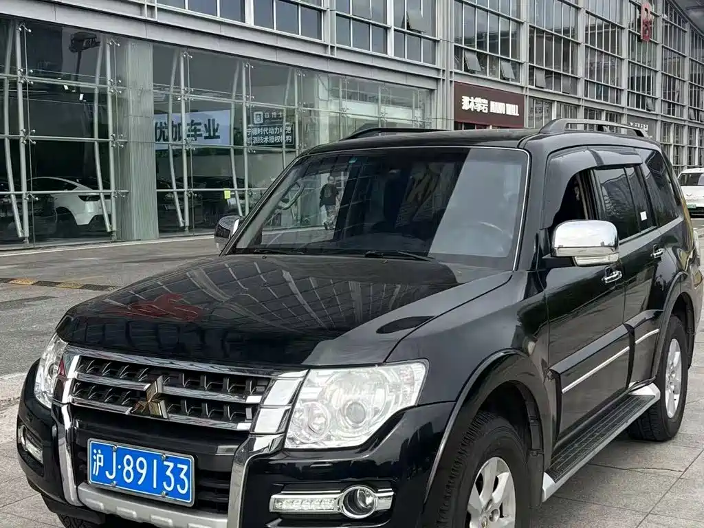 Mitsubishi Pajero (Import)