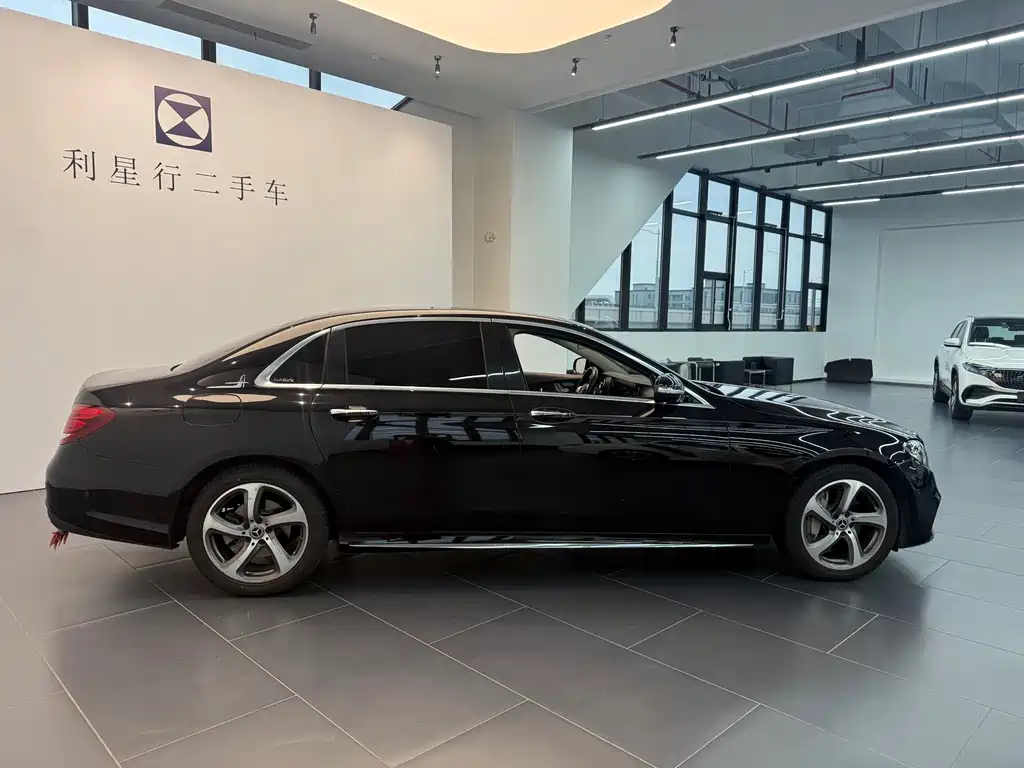 Mercedes-Benz E-Class — миниатюра 6