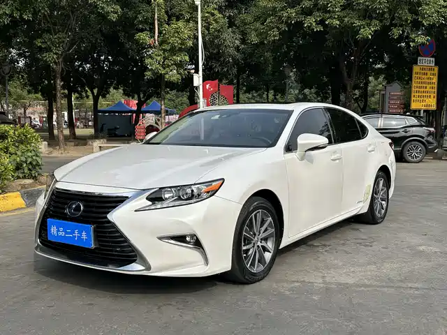 LEXUS ES 2016
