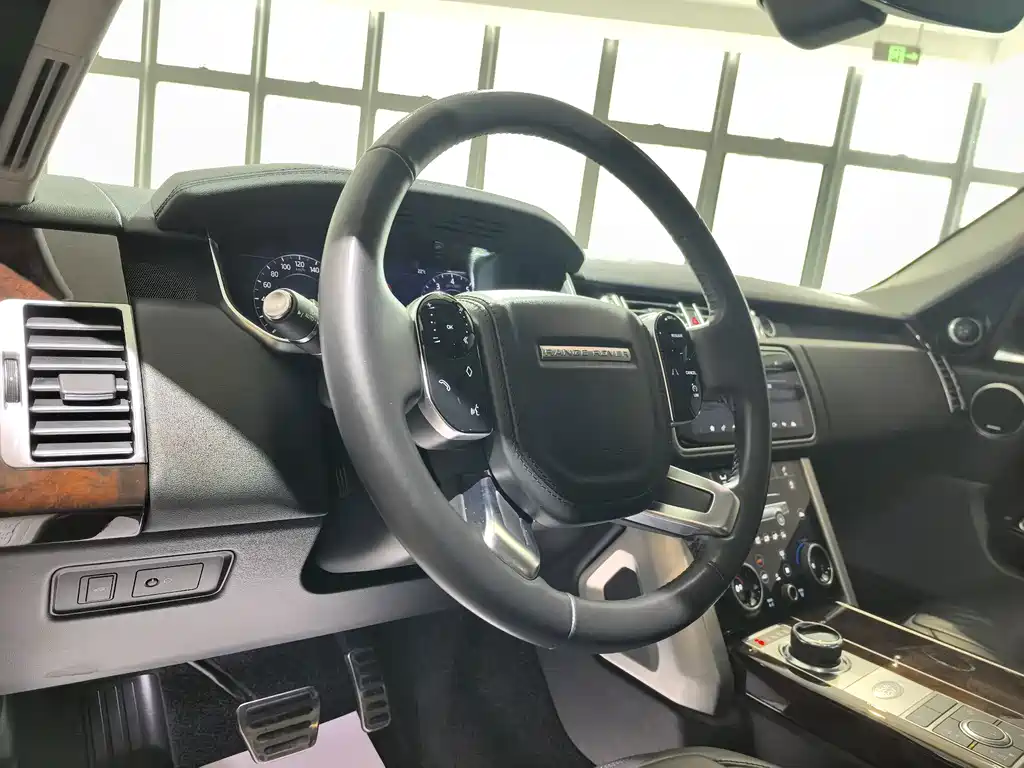 Land Rover Range Rover — миниатюра 7