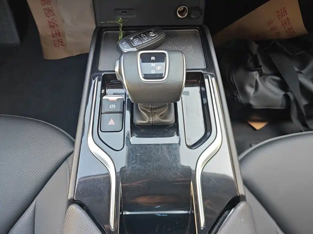 Hongqi Hongqi E-QM5 — миниатюра 14