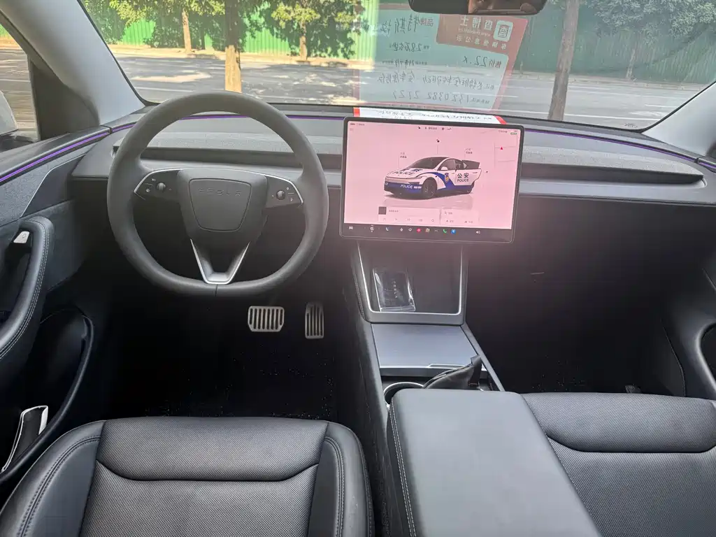 Tesla Model Y — миниатюра 6