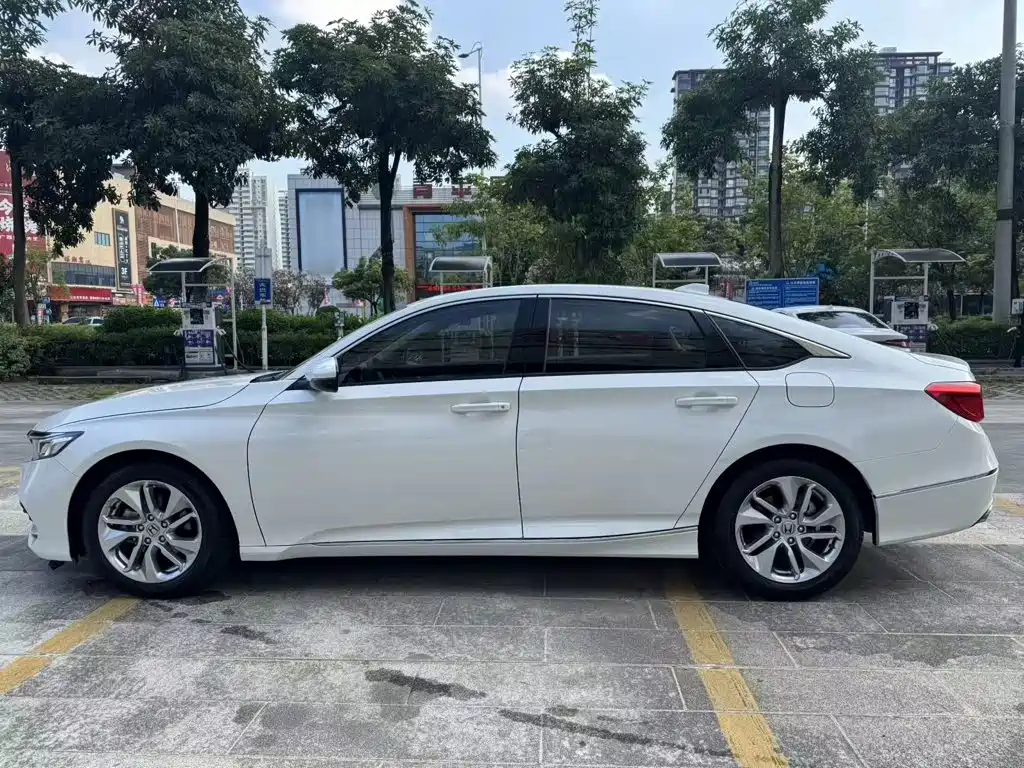 Honda Accord — миниатюра 7