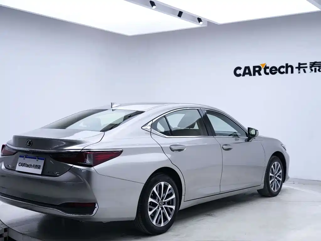 Lexus ES — миниатюра 11