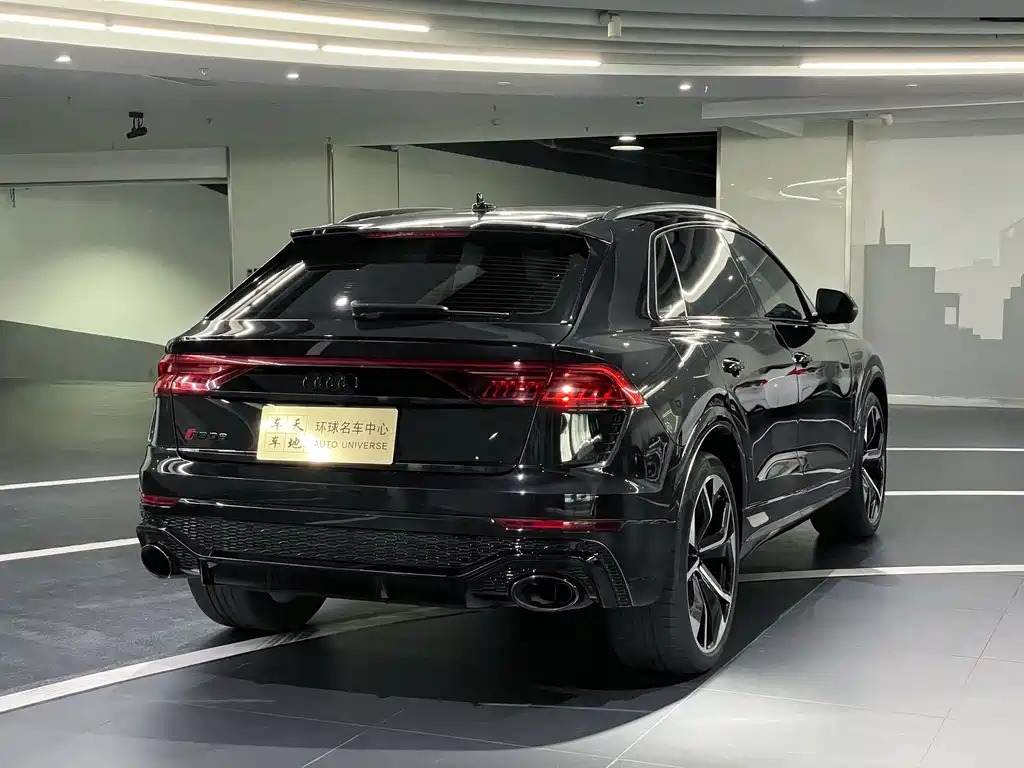 AUDI RS Q8