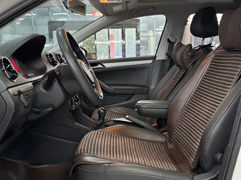 Volkswagen Jetta — миниатюра 9