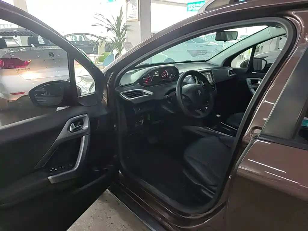 Peugeot 2008 — миниатюра 12