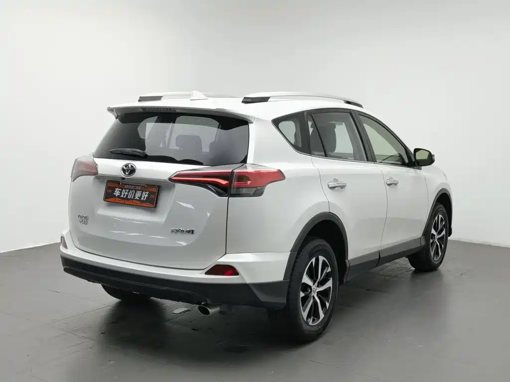 Toyota RAV4 — миниатюра 2