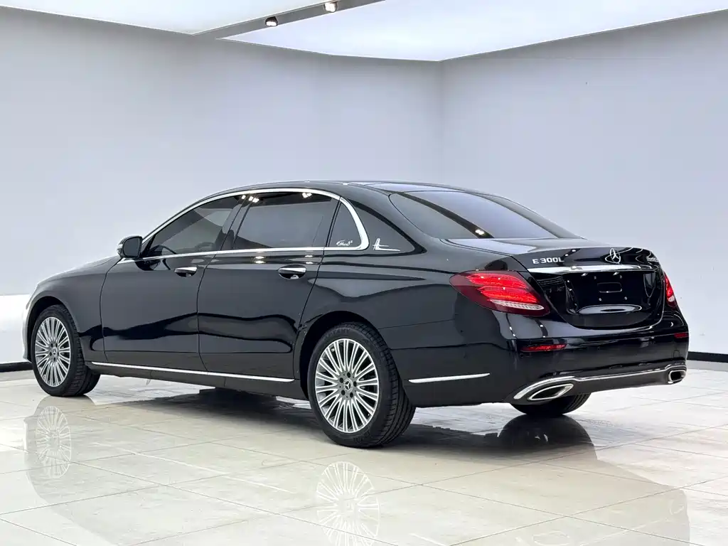 Mercedes-Benz E-Class — миниатюра 11