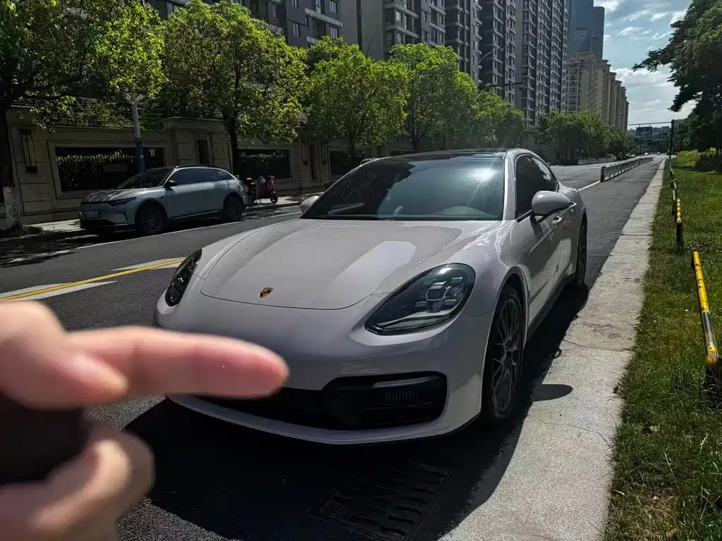Porsche Panamera 2022