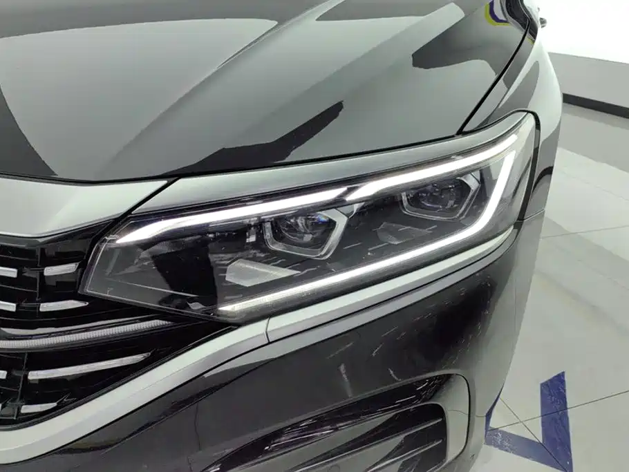 Volkswagen Passat 2024 380TSI Luxury