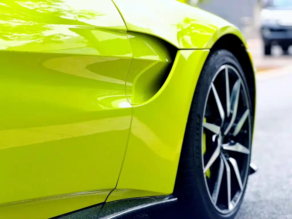 Aston Martin V8 Vantage — миниатюра 10