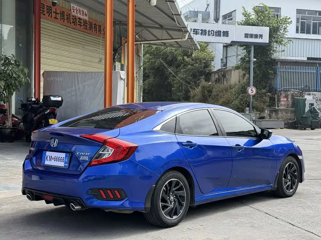 Honda Civic 2016 220TURBO CVT Luxury