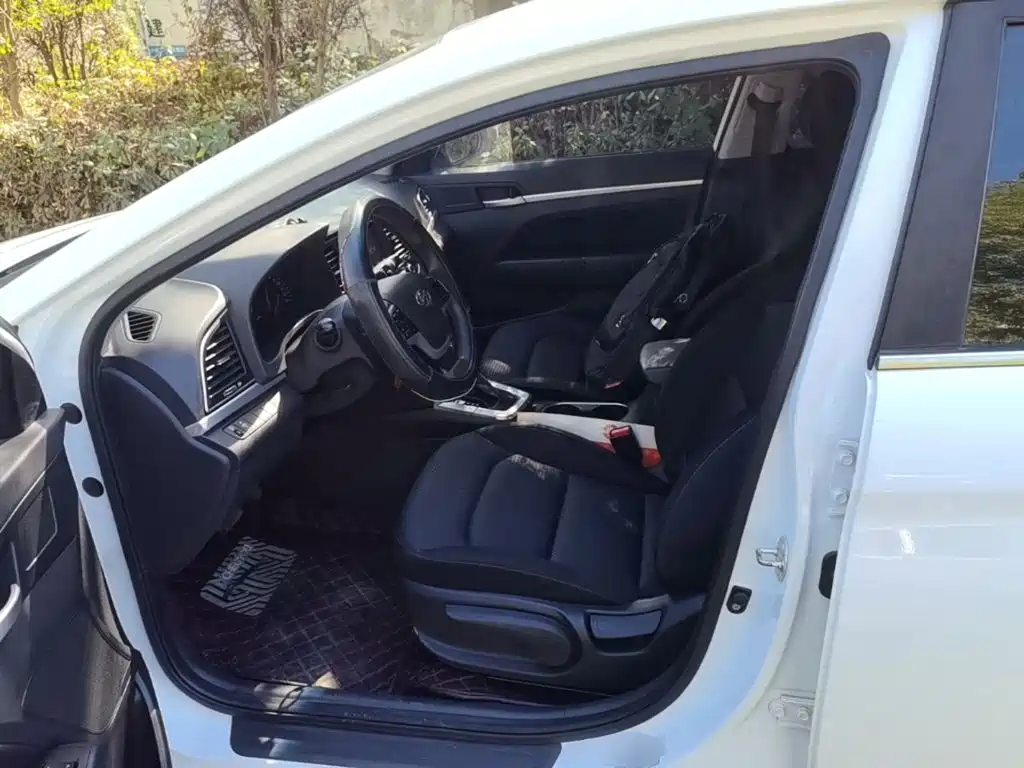 Hyundai Elantra — миниатюра 15