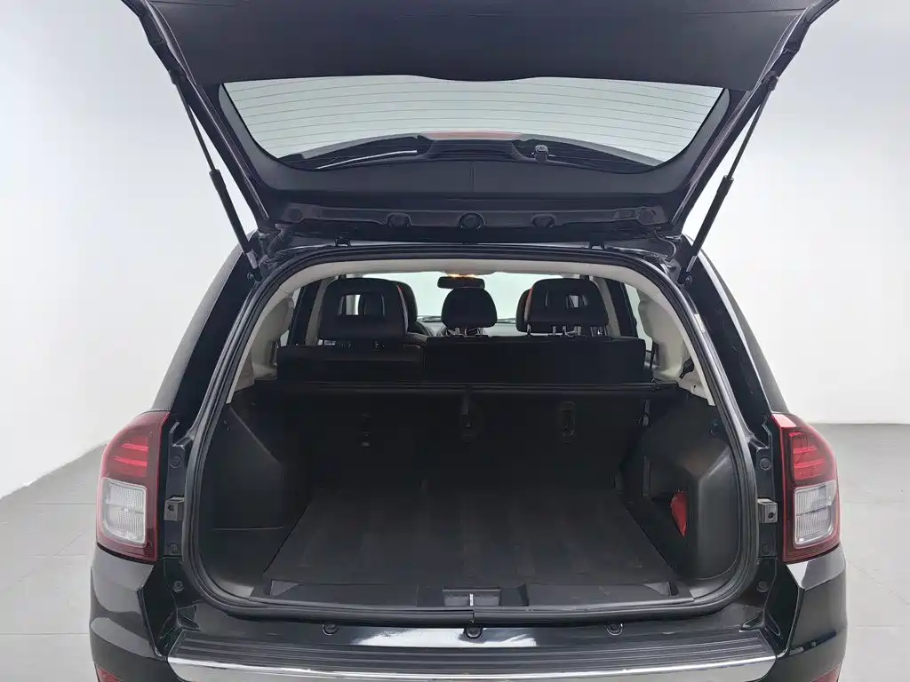 Jeep Compass (Import) — миниатюра 16