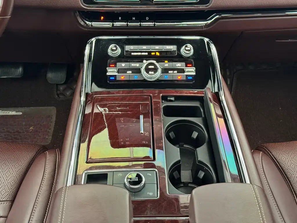 Lincoln Navigator — миниатюра 20