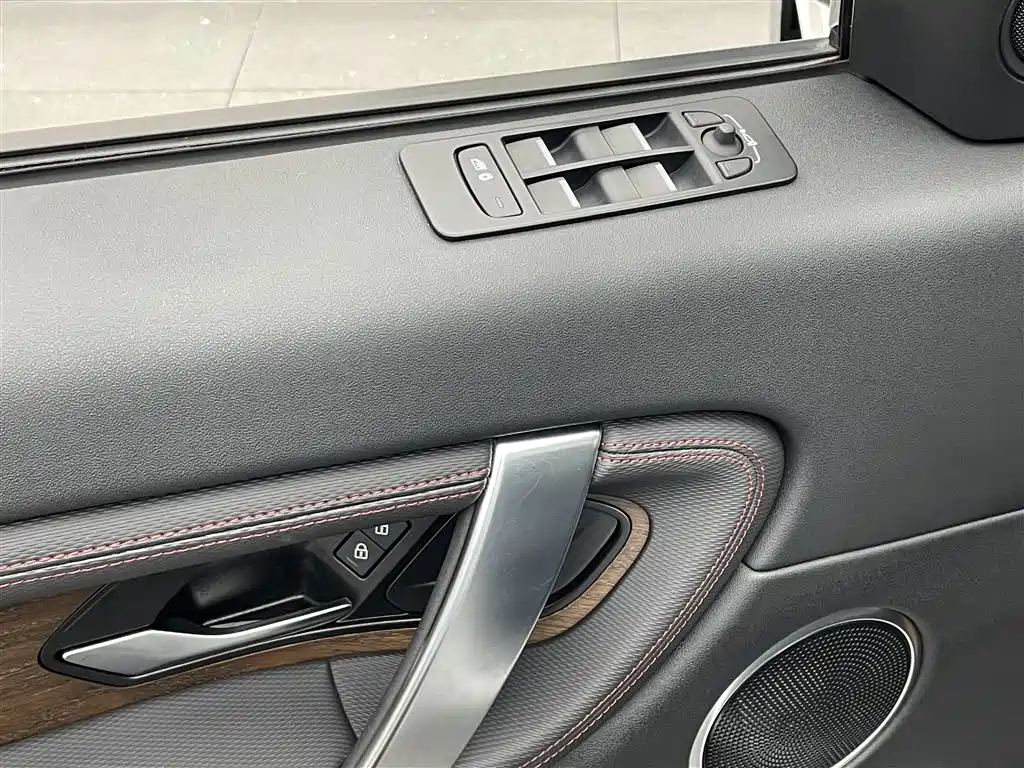 LAND ROVER DISCOVER SPORTS