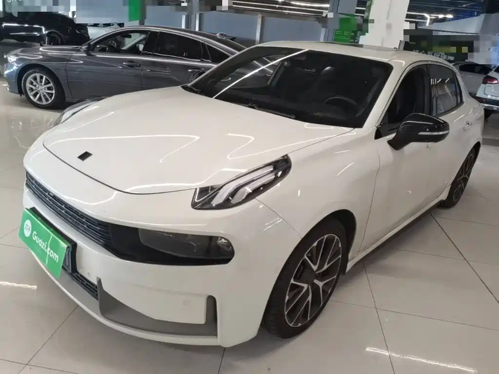 Lynk & Co 03