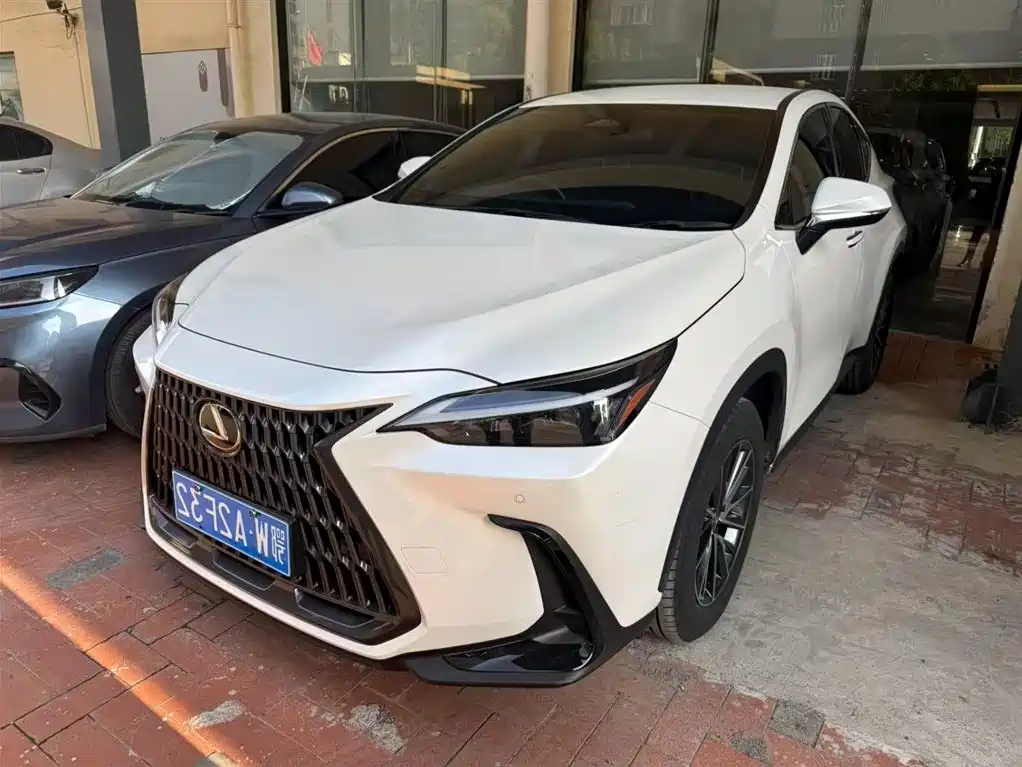 Lexus NX 2023