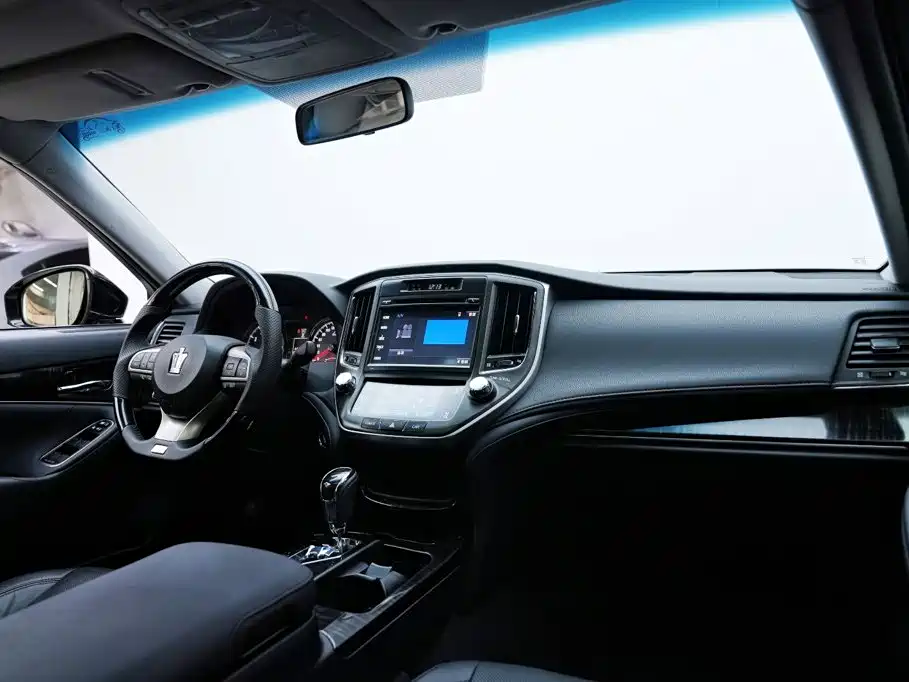 Toyota Crown — миниатюра 8