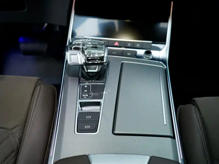 Audi A7L 2024 45TFSI quattro S-line