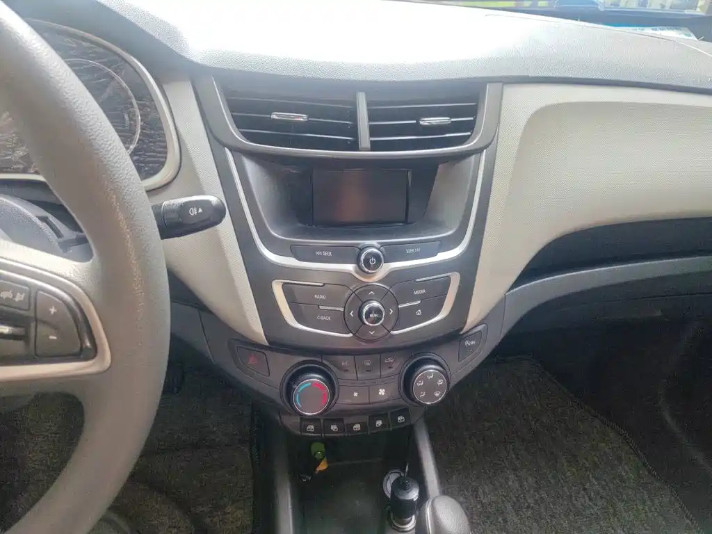 Chevrolet Sail — миниатюра 10