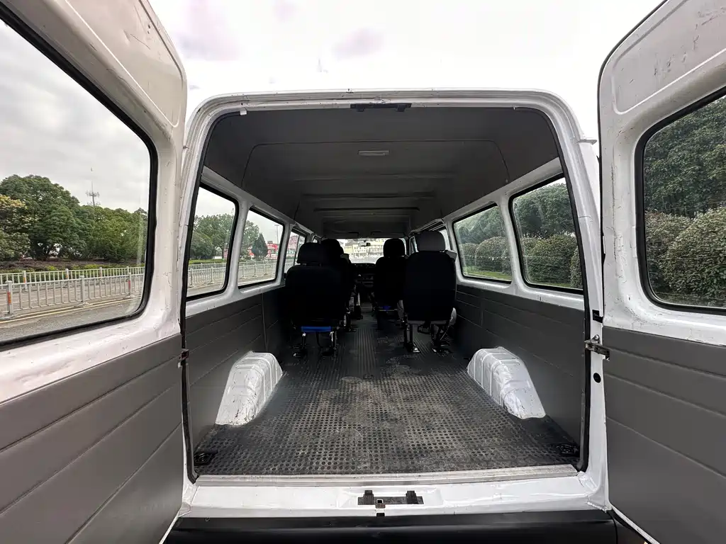 Ford Transit Classic — миниатюра 12