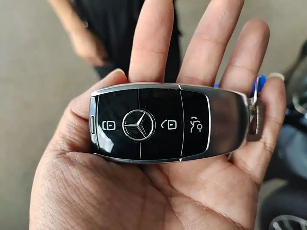 Mercedes-Benz E-Class — миниатюра 9