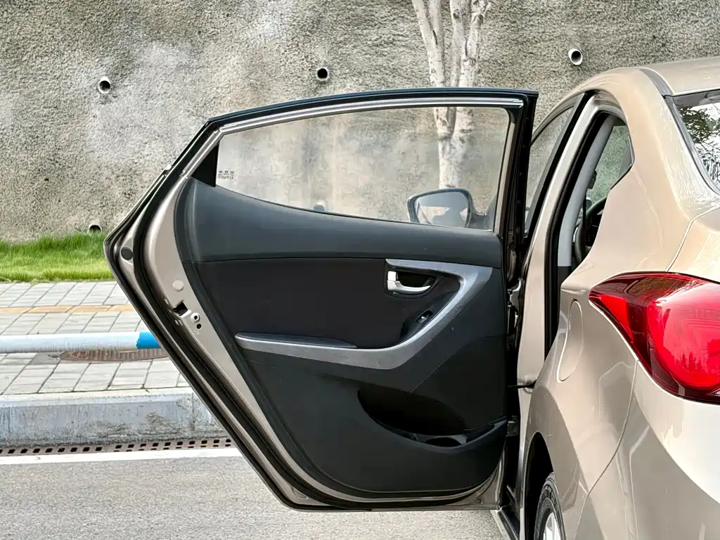 Hyundai Elantra Langdong — миниатюра 37