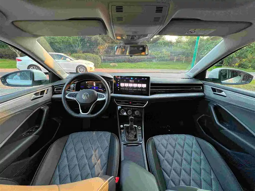 Volkswagen Sagitar 2023 300TSI DSG