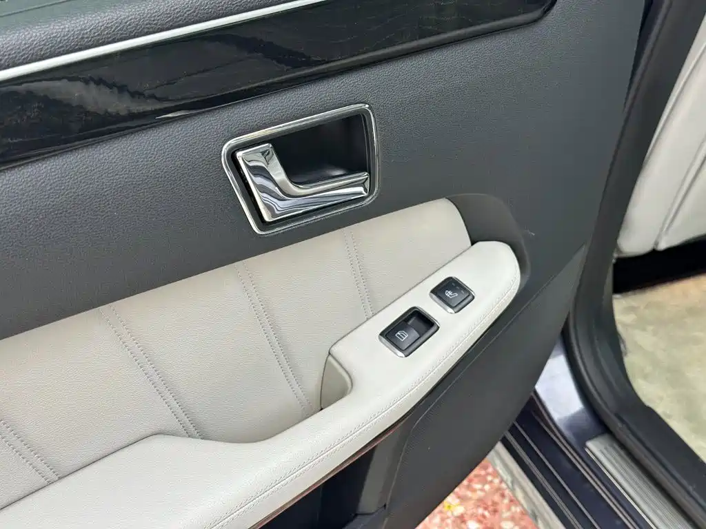 Mercedes-Benz E-Class — миниатюра 26