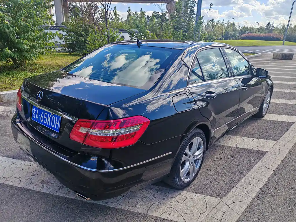 Mercedes-Benz E-Class (Import) — миниатюра 4