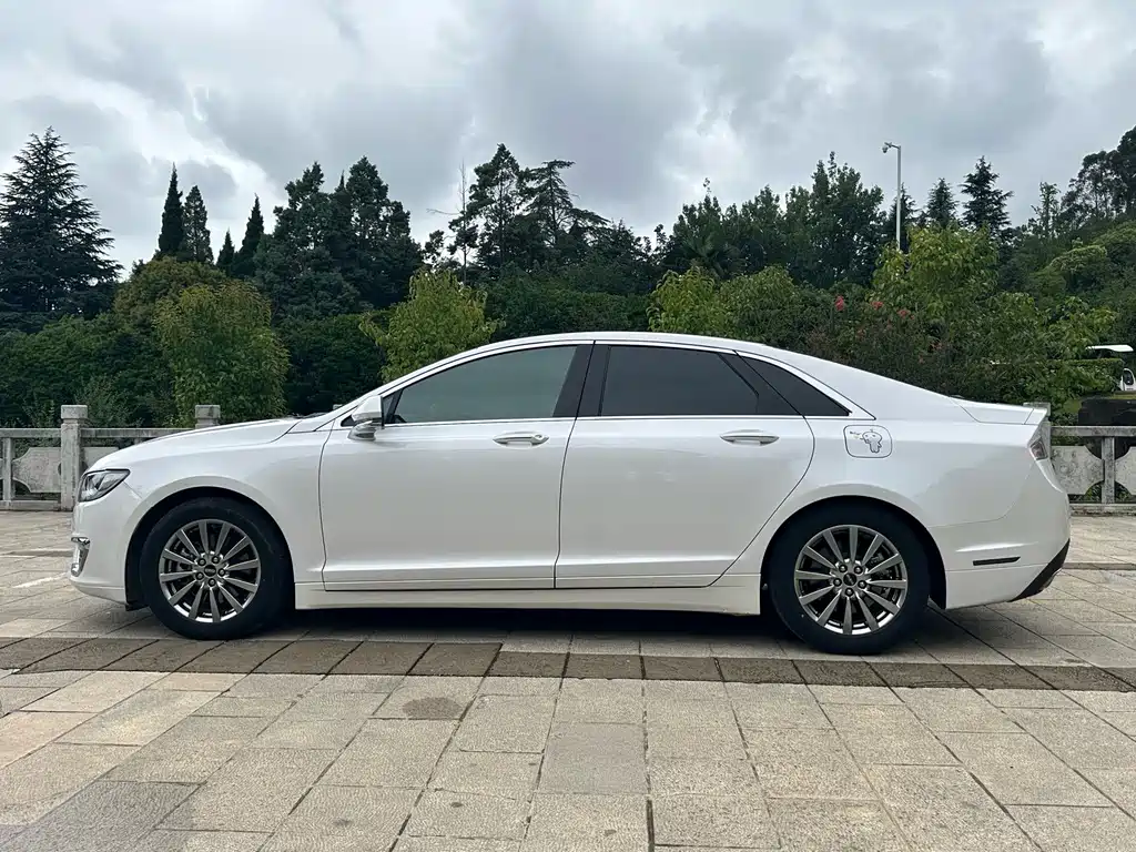 Lincoln MKZ — миниатюра 15