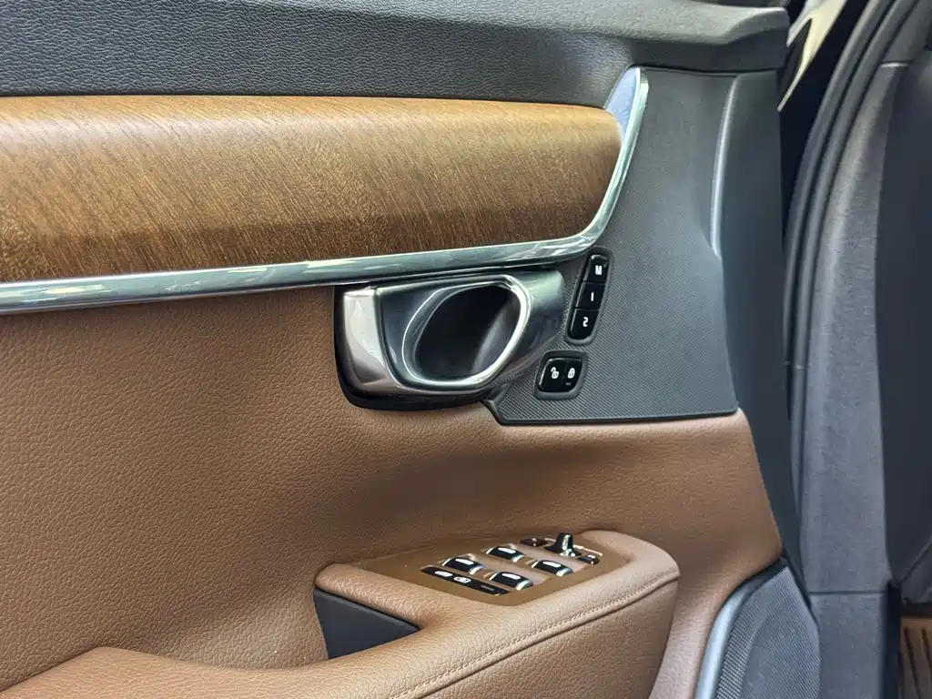 Volvo S90 — миниатюра 19