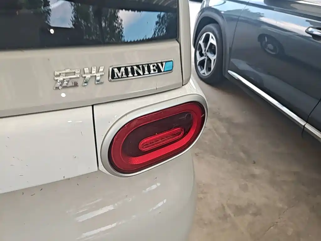 Wuling MINIEV — миниатюра 8