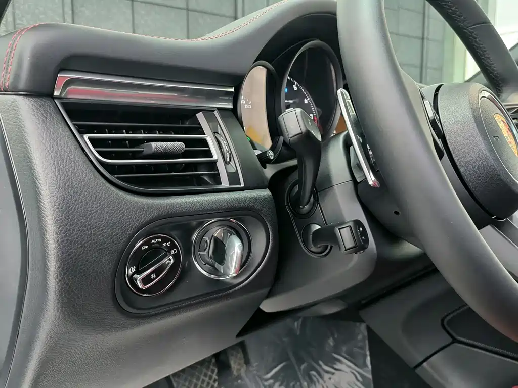 Porsche Macan — миниатюра 5