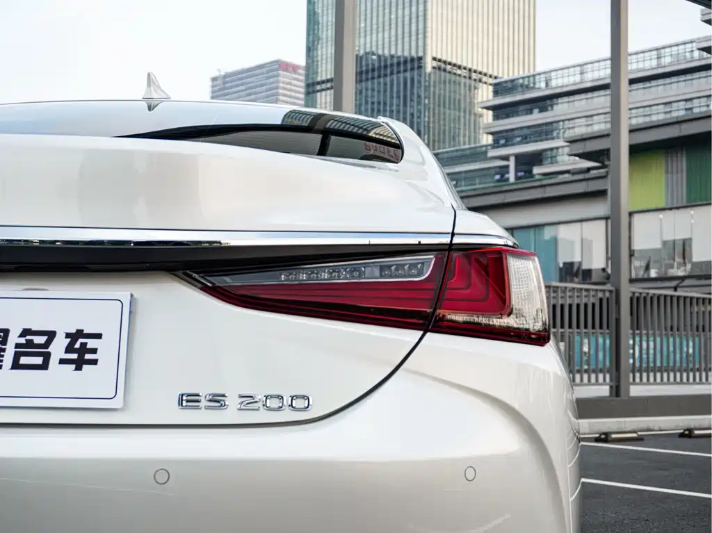 Lexus ES — миниатюра 8