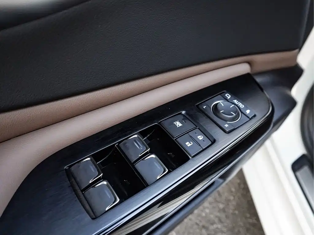 Lexus ES — миниатюра 11