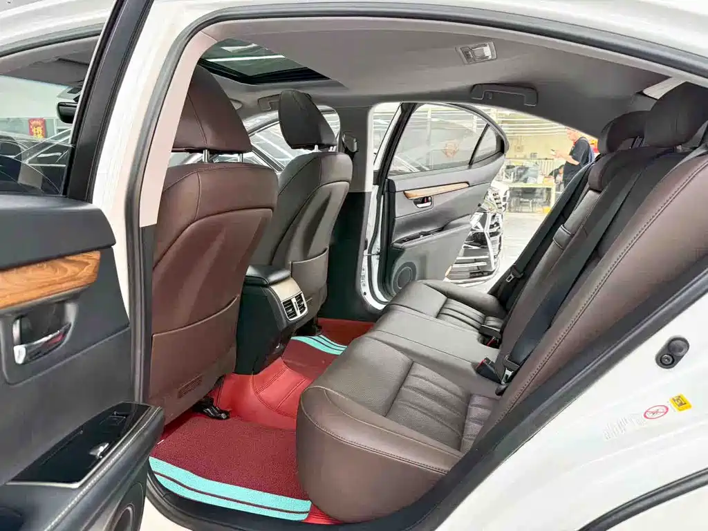 Lexus ES 2017 200 30