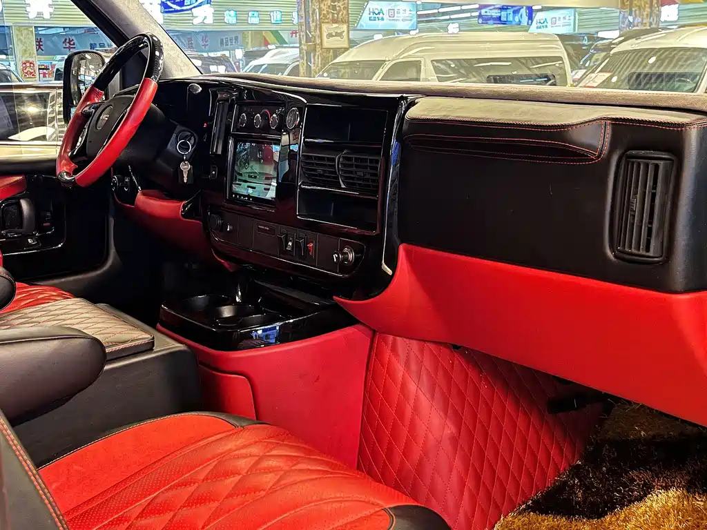 GMC Savana — миниатюра 14