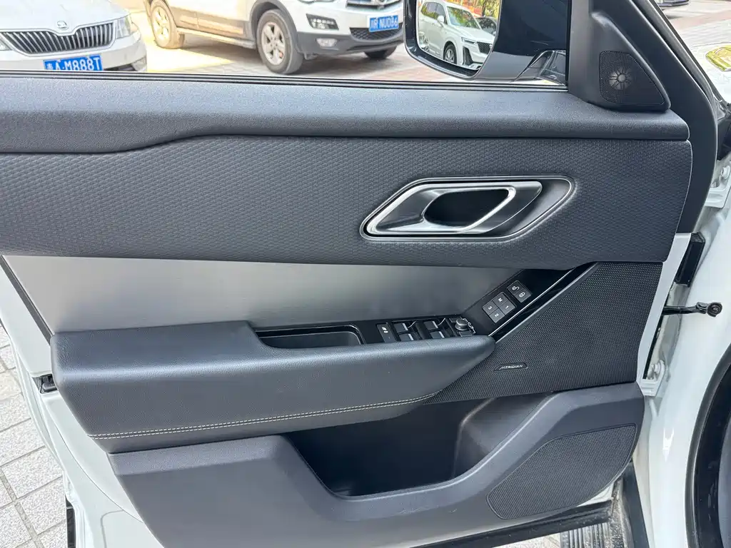 Land Rover Velar — миниатюра 7