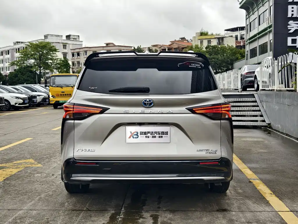 Toyota Sienna — миниатюра 5