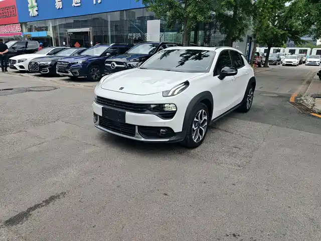 2019 Lynk & Co 02