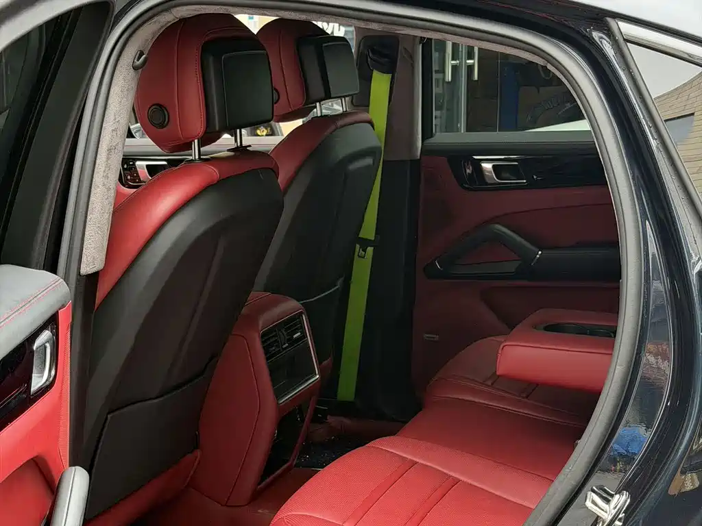 Porsche Cayenne — миниатюра 9