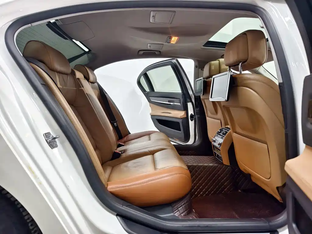BMW 7 Series — миниатюра 16