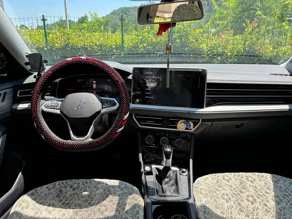 Volkswagen Sagitar 2025 300TSI DSG