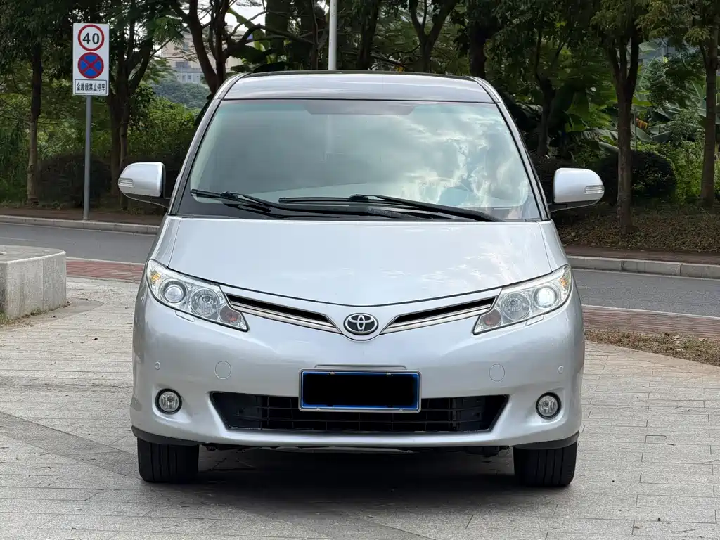 Toyota Previa — миниатюра 2