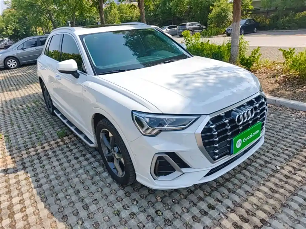 Audi Q3 2023 35 TFSI Fashion (1.4T)
