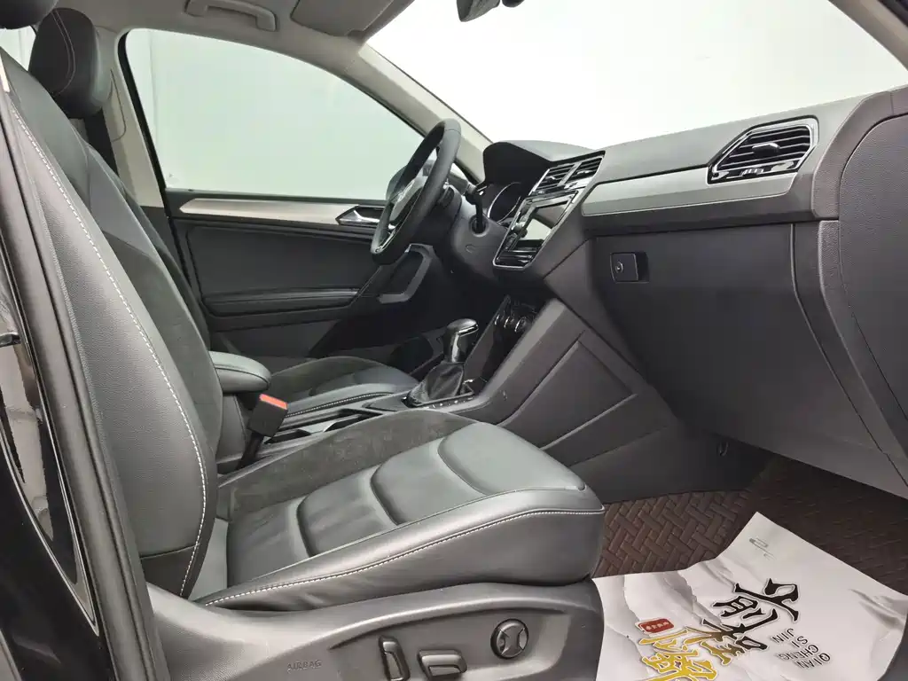 Volkswagen Tiguan L — миниатюра 10